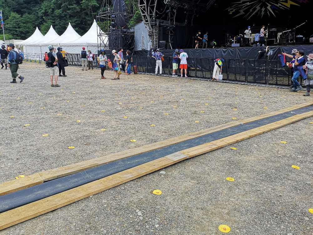 最前列まで打ち込み。