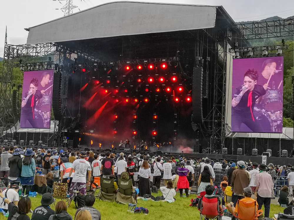 グリーンステージのSiM。