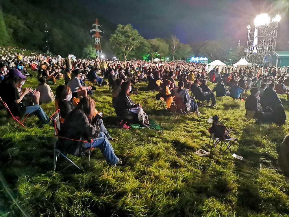 後方は間隔が空いています。