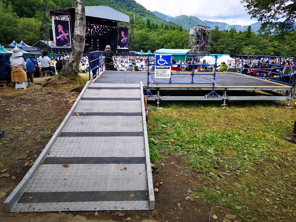 車椅子用観客席。