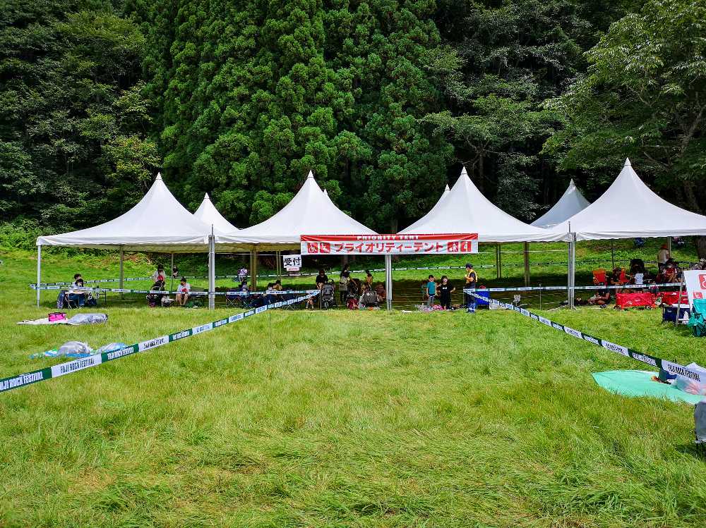 優先テント。土曜。利用者がほとんどいません。