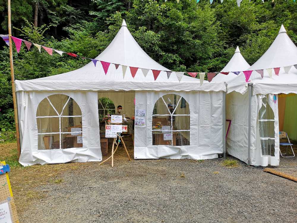 子ども向けの工作教室のテント。
