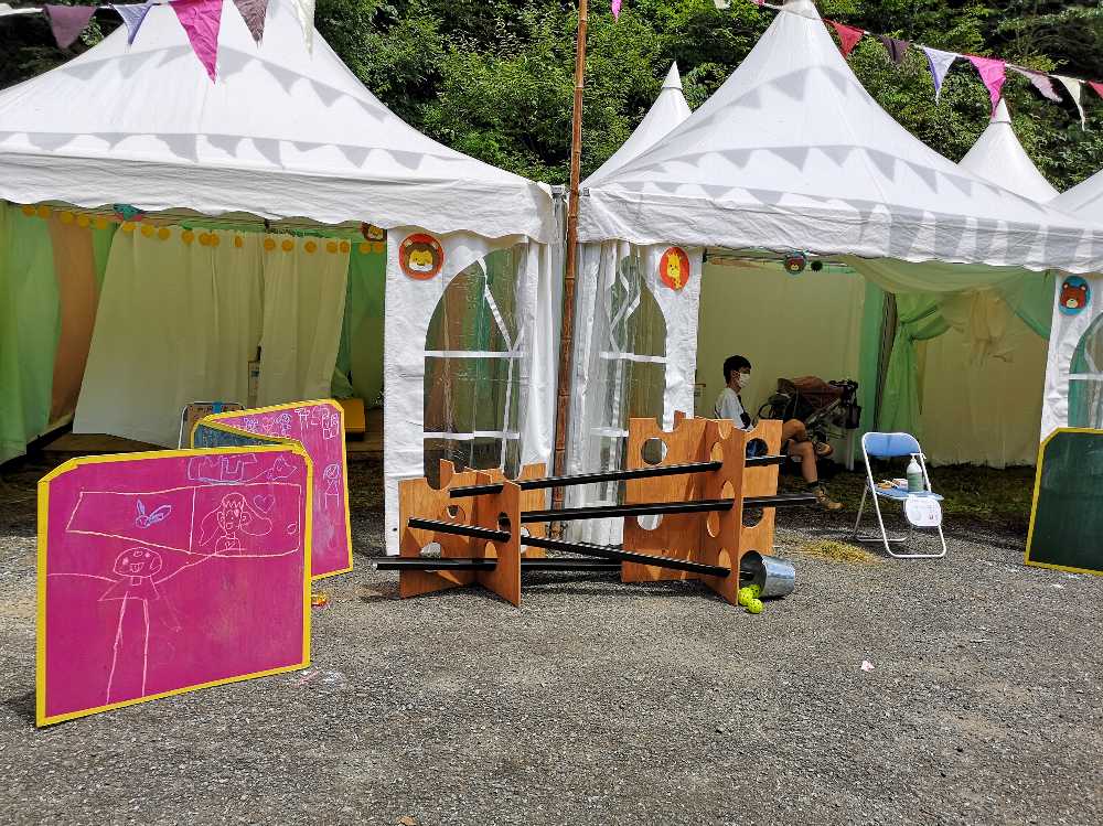 2021年から、テントには場所ごとに動物の絵が掲示されています。