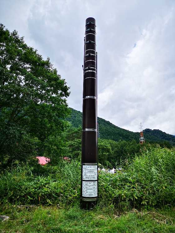 入場ゲート近くのNTTドコモの仮設基地局。