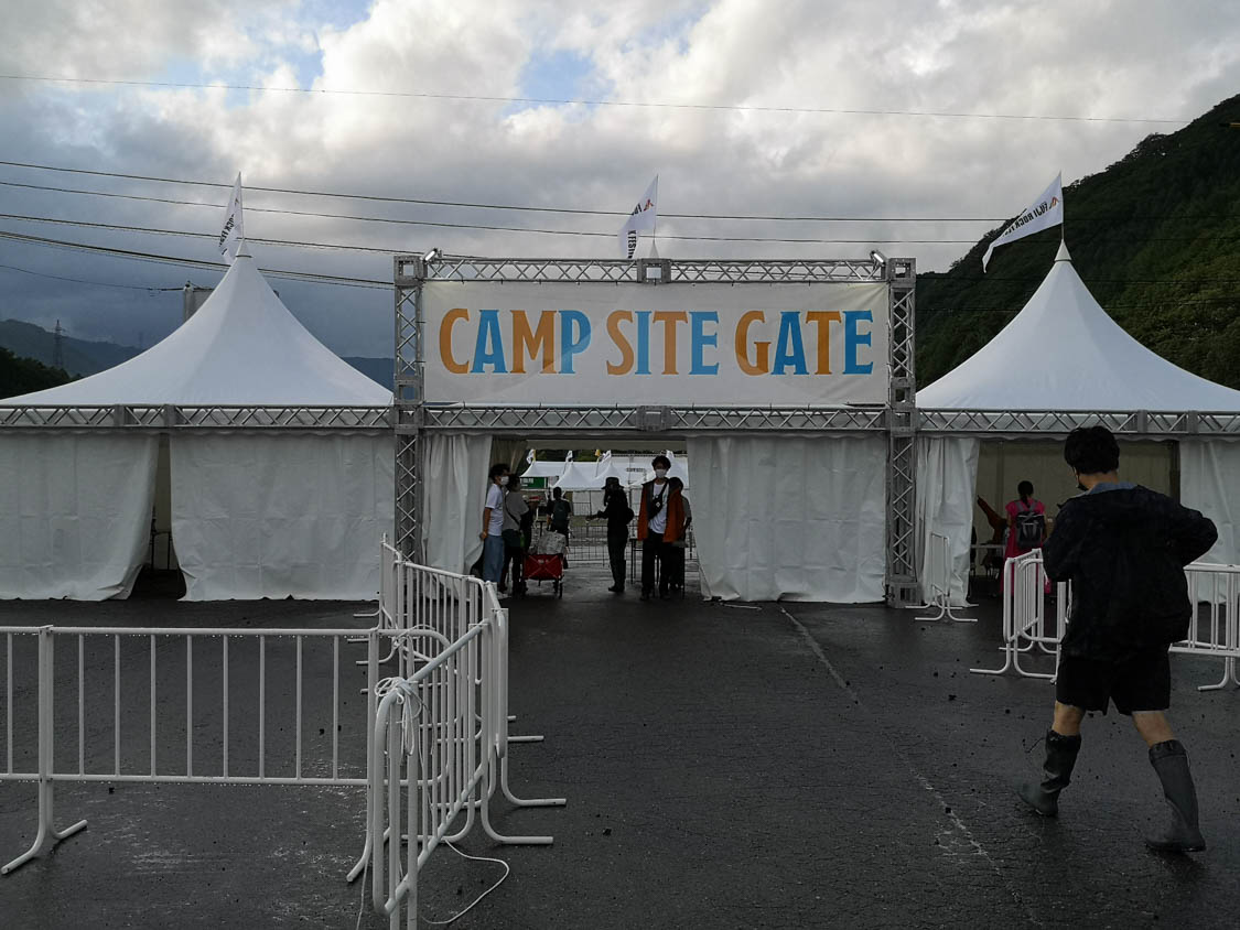 キャンプサイトのゲート。