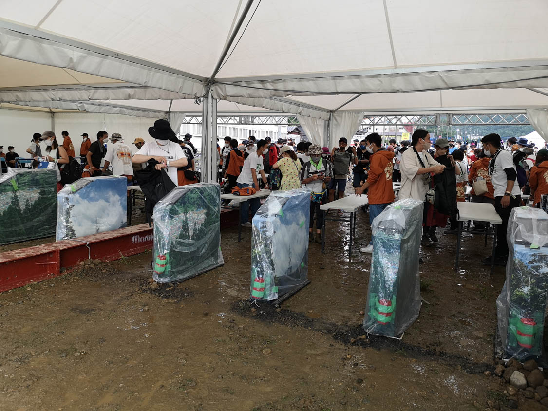 リストバンドチェックの機材は稼働させていません。