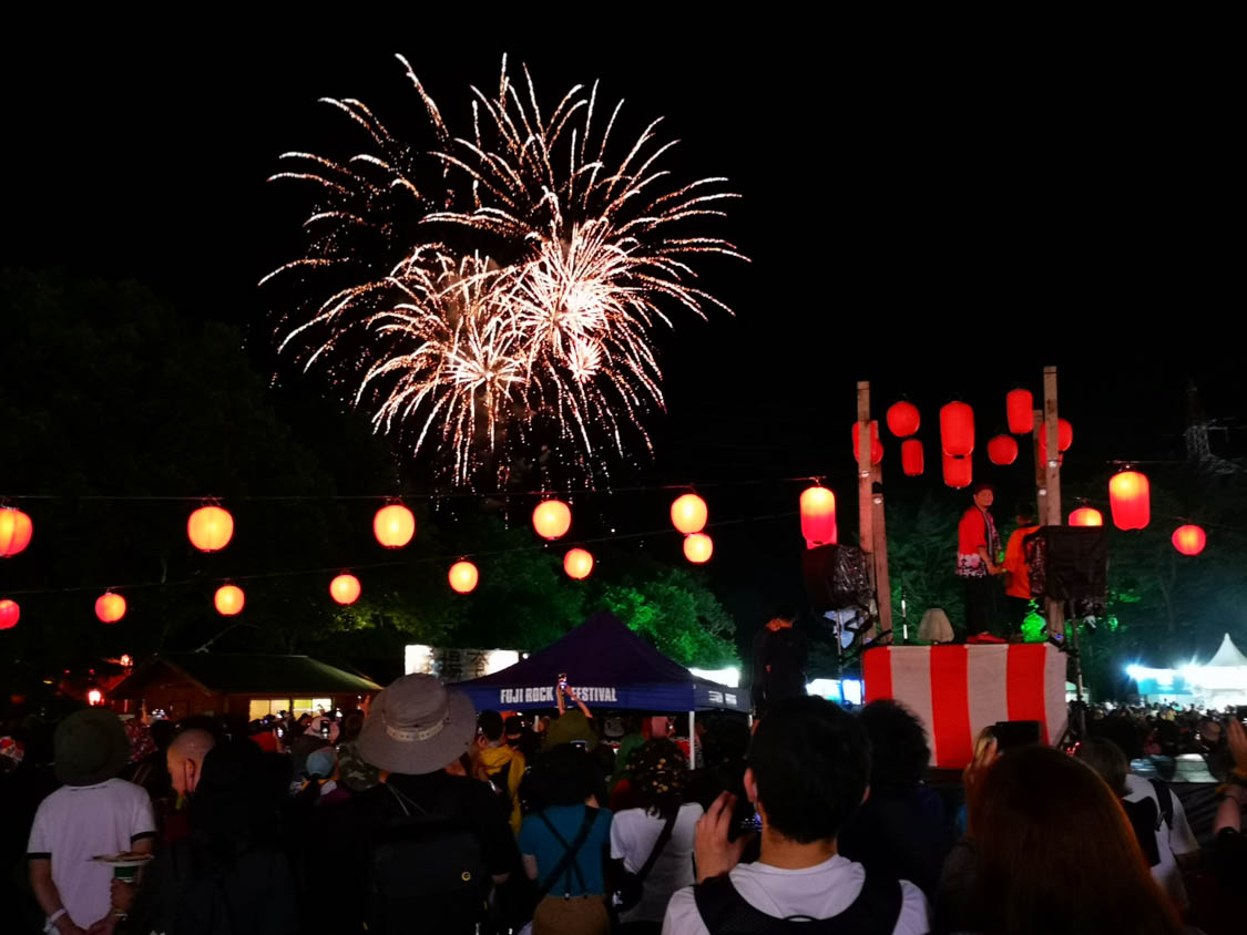 午後8時の花火。