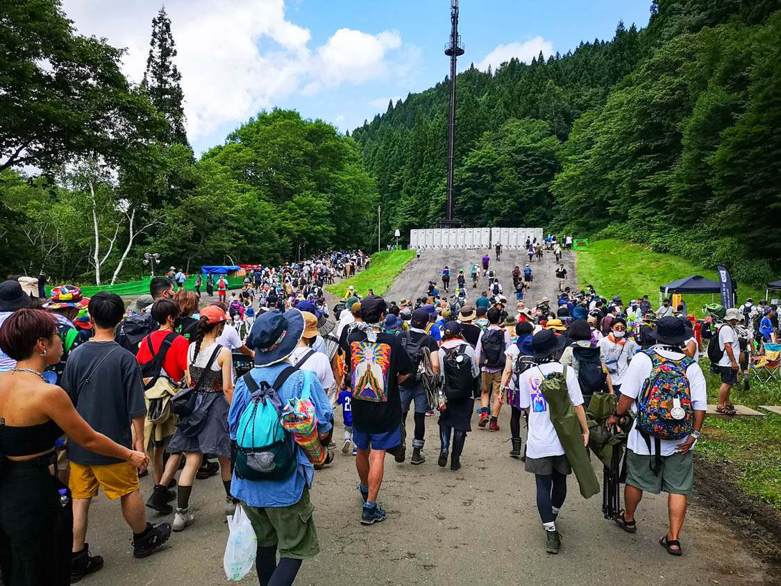 グリーンステージ南のタワーレコード前。