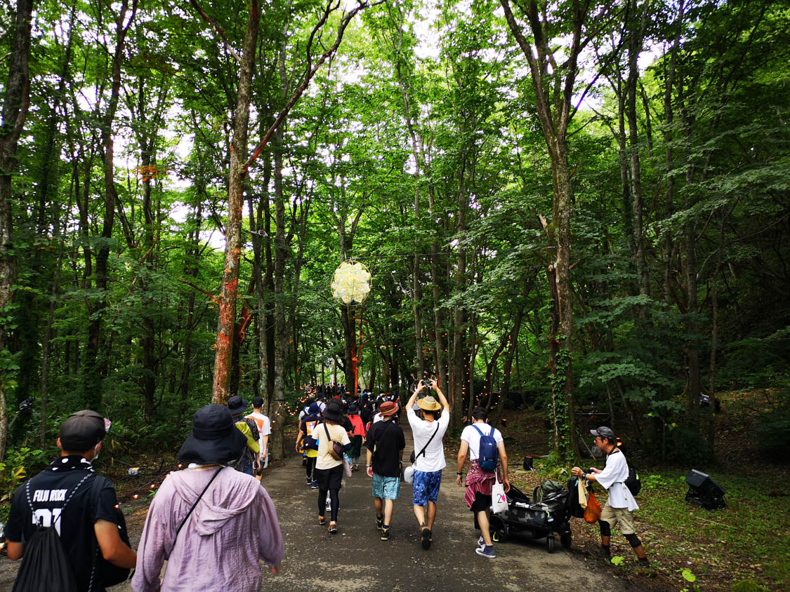 キッズランドを通過しホワイトステージへ。