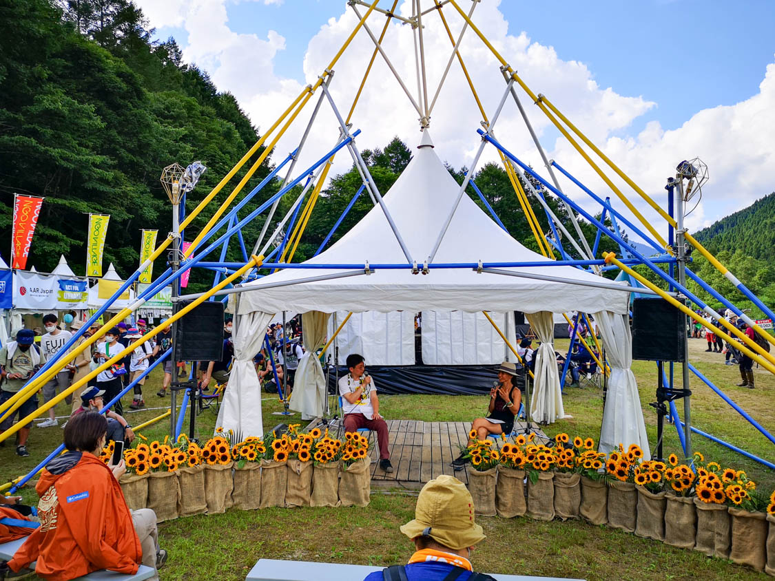 NGOドームはありませんがトークのステージはありました。