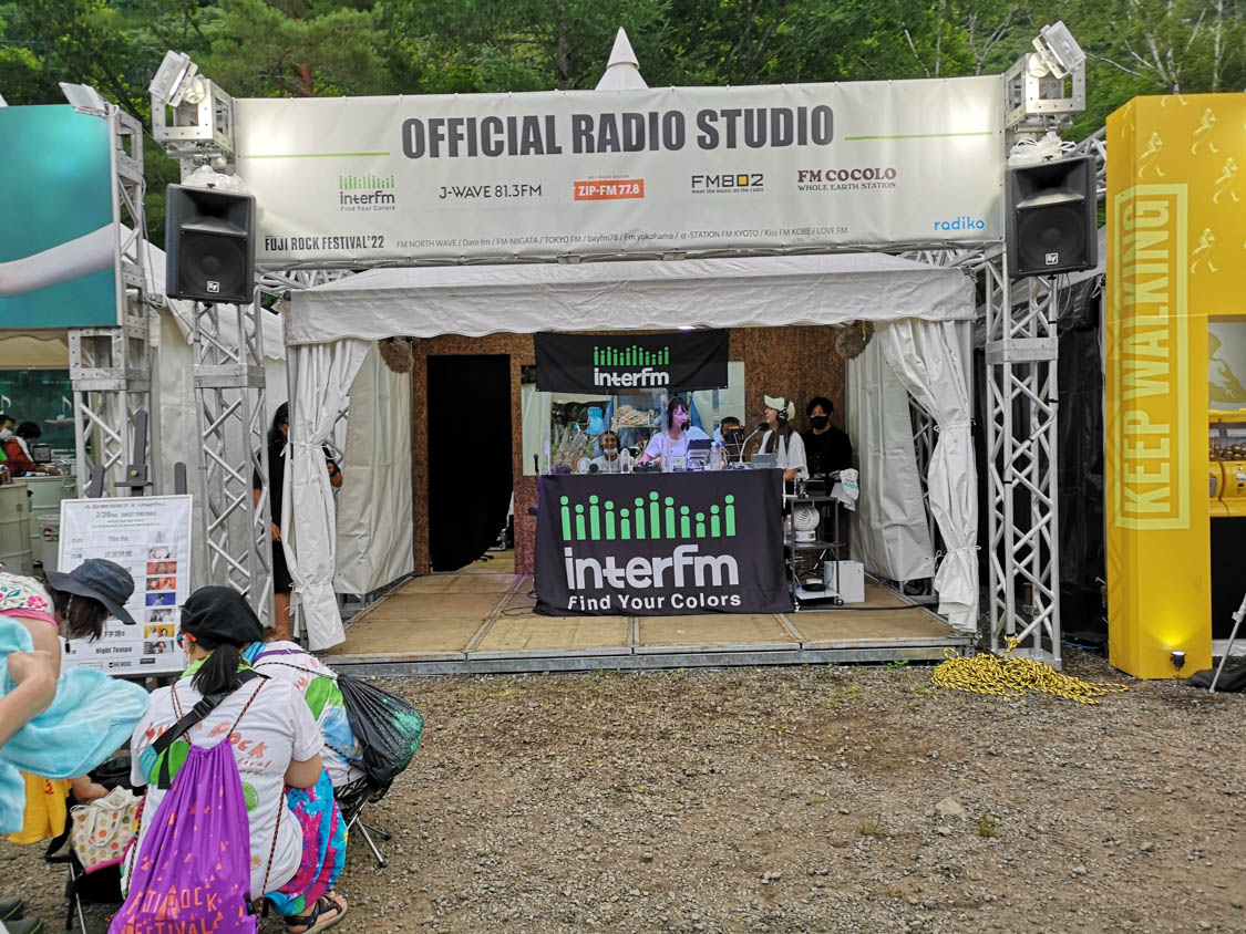 5局合同のラジオスタジオ。