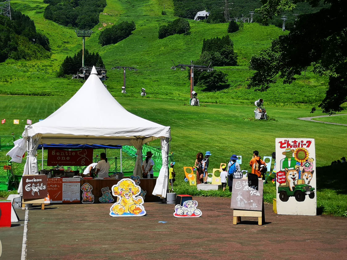 ドッグランの受付テント。