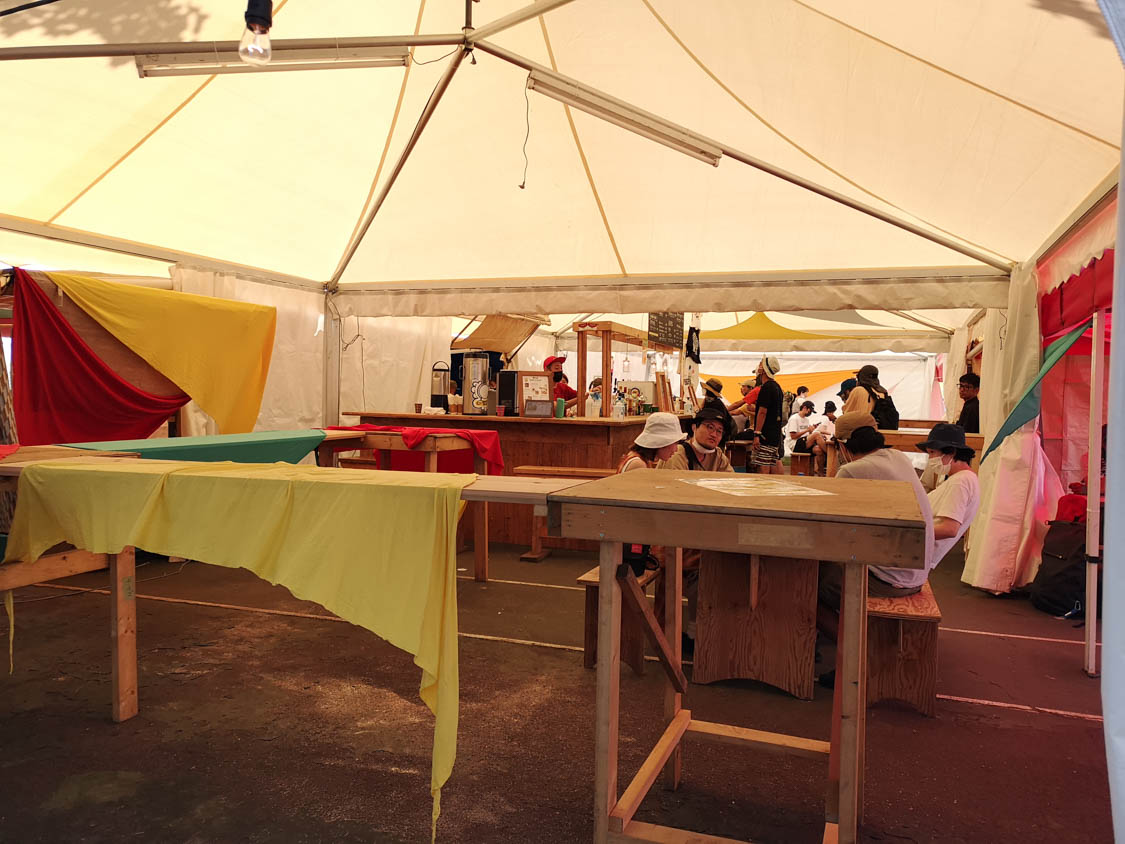 カフェなのでテーブル席などがあります。