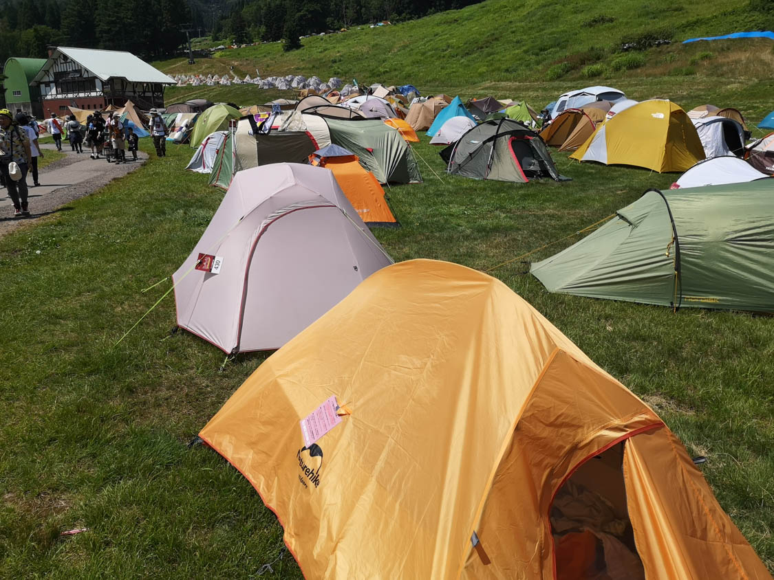 ピラミッドガーデンのテント群。