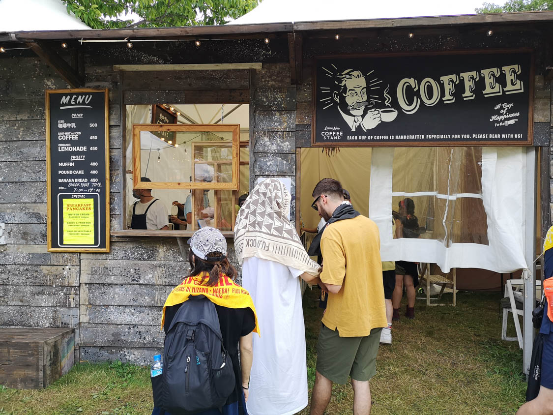 ピラミッドコーヒースタンド。