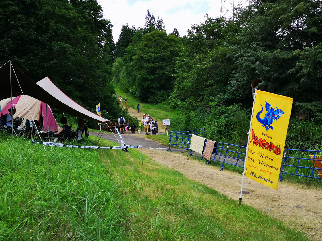 ドラゴンドラ乗り場方面。