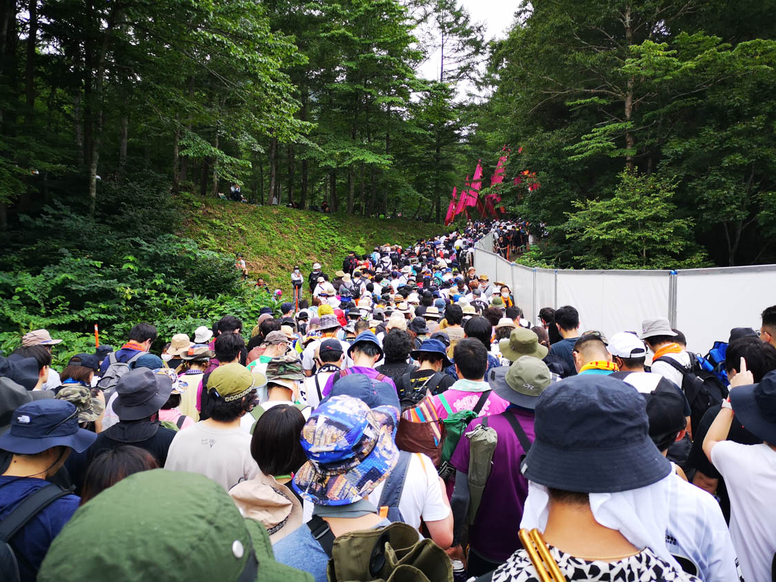 渋滞中の導線。