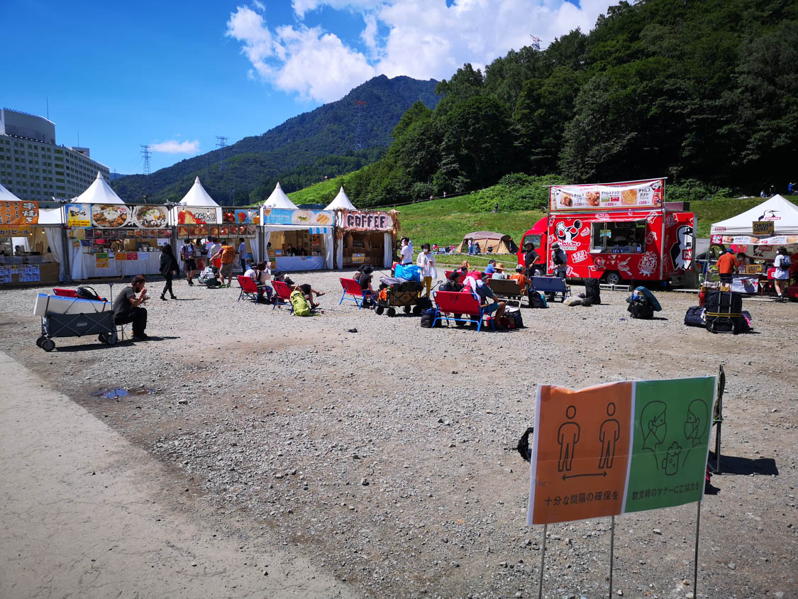 キャンプサイトの飲食店は月曜午前も営業。