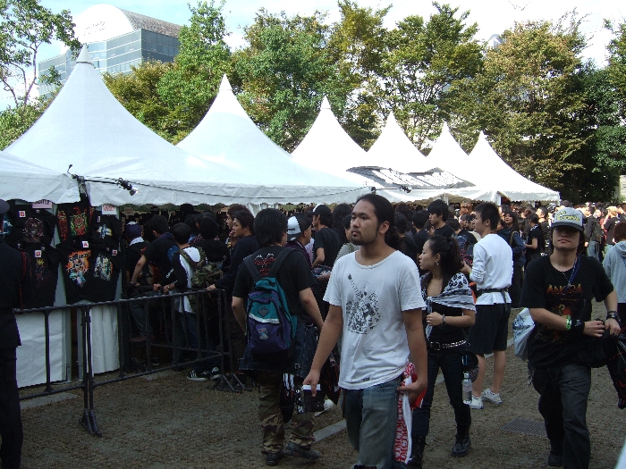 メッセの外にあるグッズ売り場。