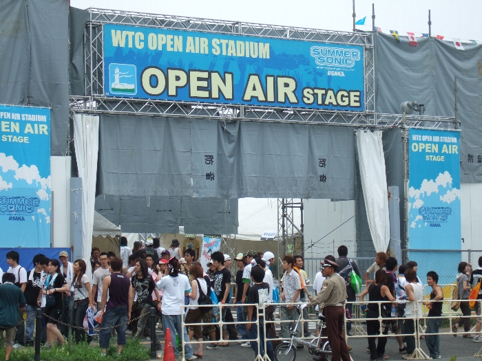 オープンエアステージの入り口。