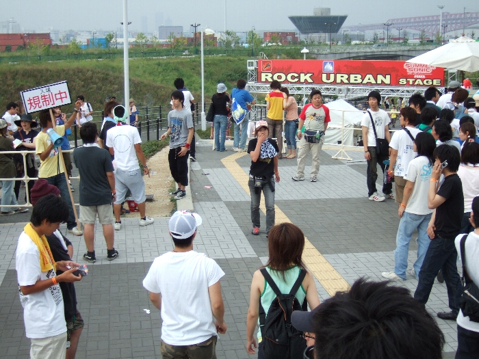 ZEPP大阪はロックアーバン・ステージとして使用されていました。規制がかかっています。