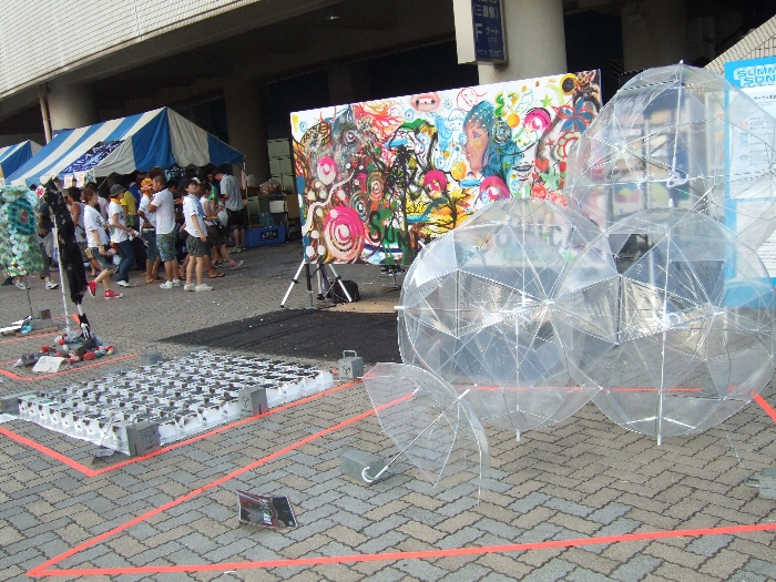 千葉マリンスタジアム周辺。枠線の中にアート作品を並べてあります。