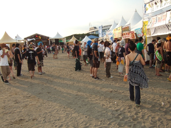 飲食店はアイランド・ステージよりも多い。