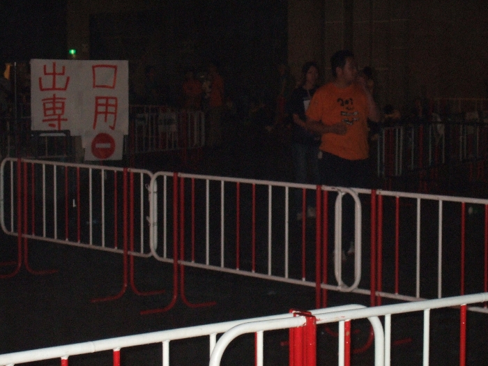 マウンテン・ステージとソニック・ステージは入り口と出口が同じなので、入場者が多いと入り口と出口を分割します。