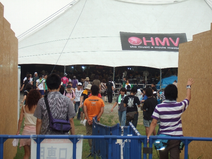 千葉マリン・スタジアムの隣にあるアーバン・ダンス・ステージ。公演される音楽はダンス・ミュージックばかりではありません。