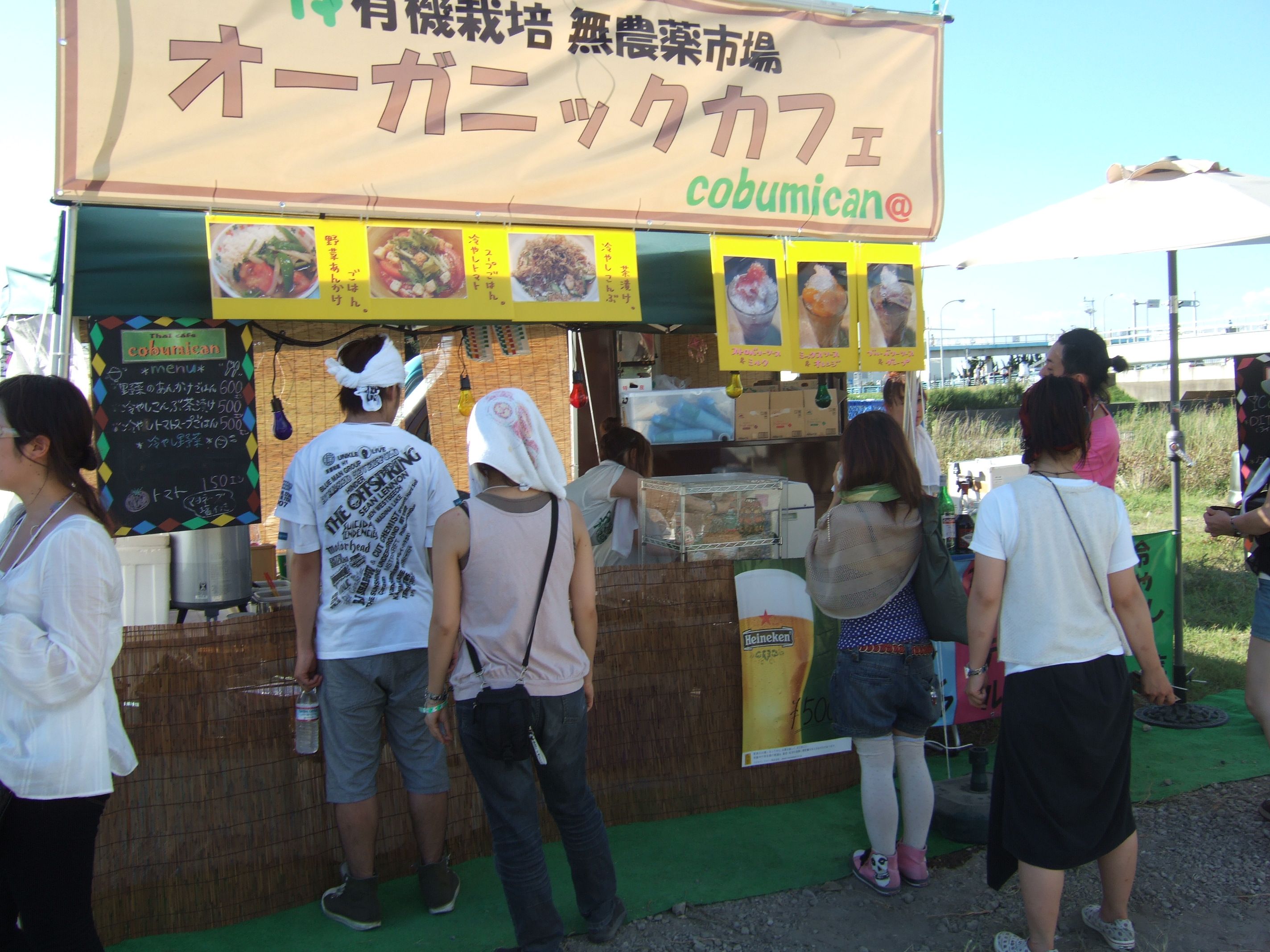 店の数は少ない。