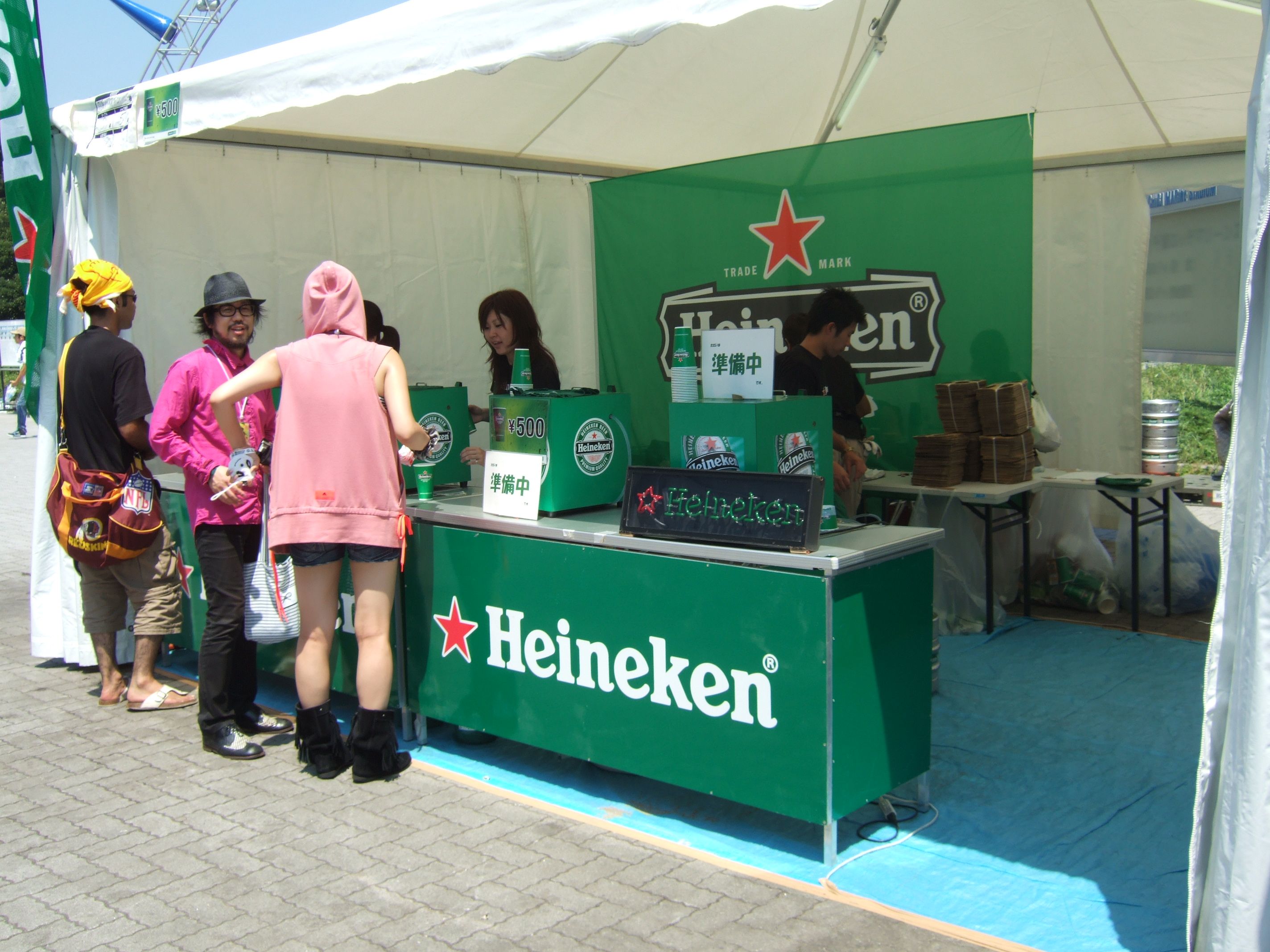 マリン・ステージの入り口を入って左手すぐにあるハイネケンの店。