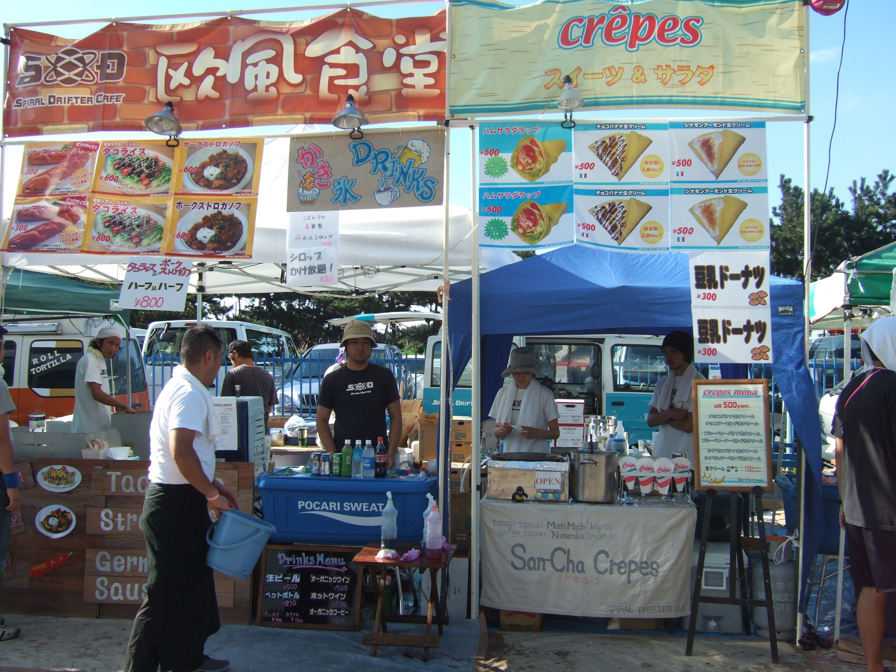 タコライス、ポークストロガノフ、クレープの店。