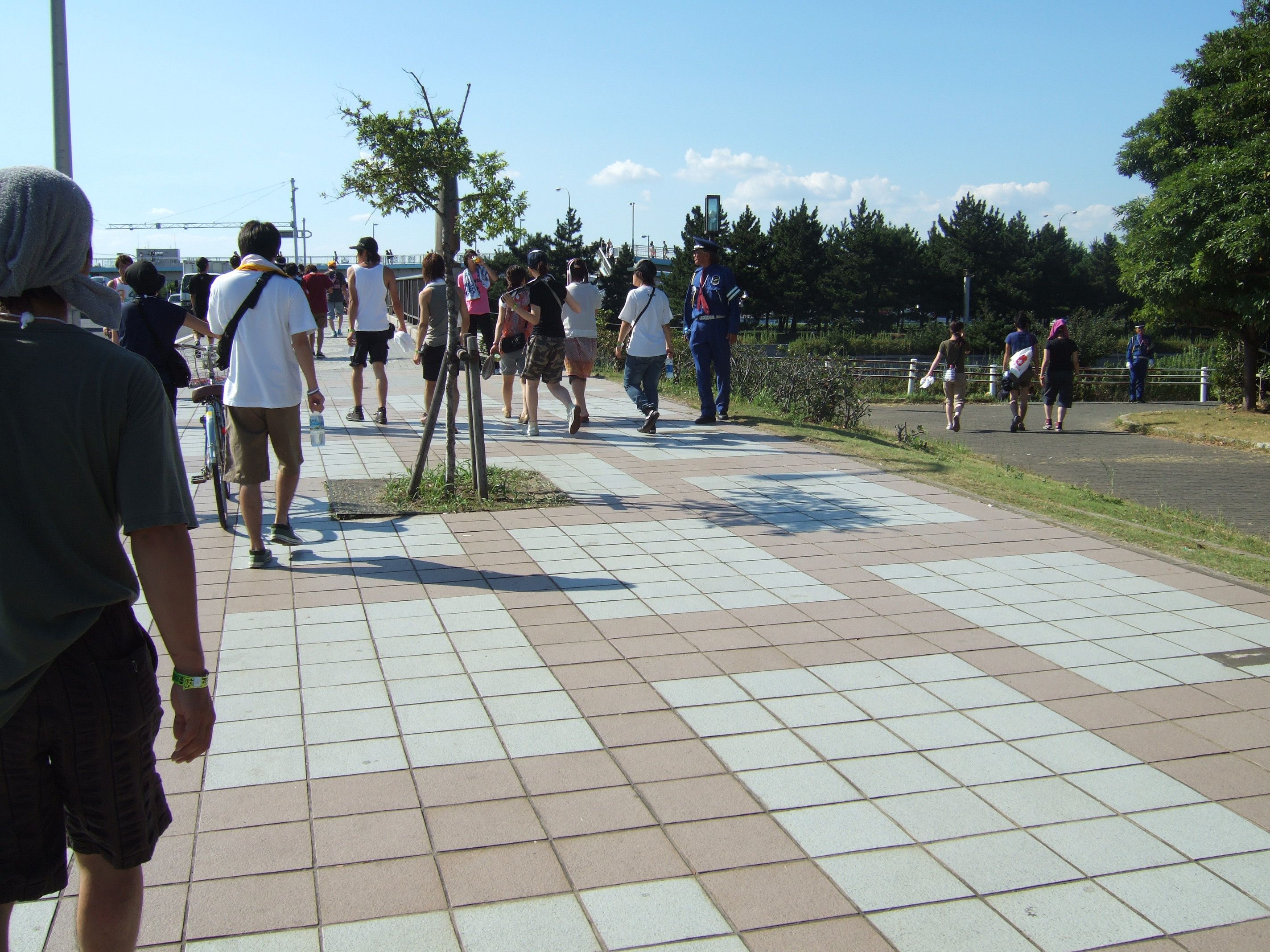 奥はメッセ大橋。