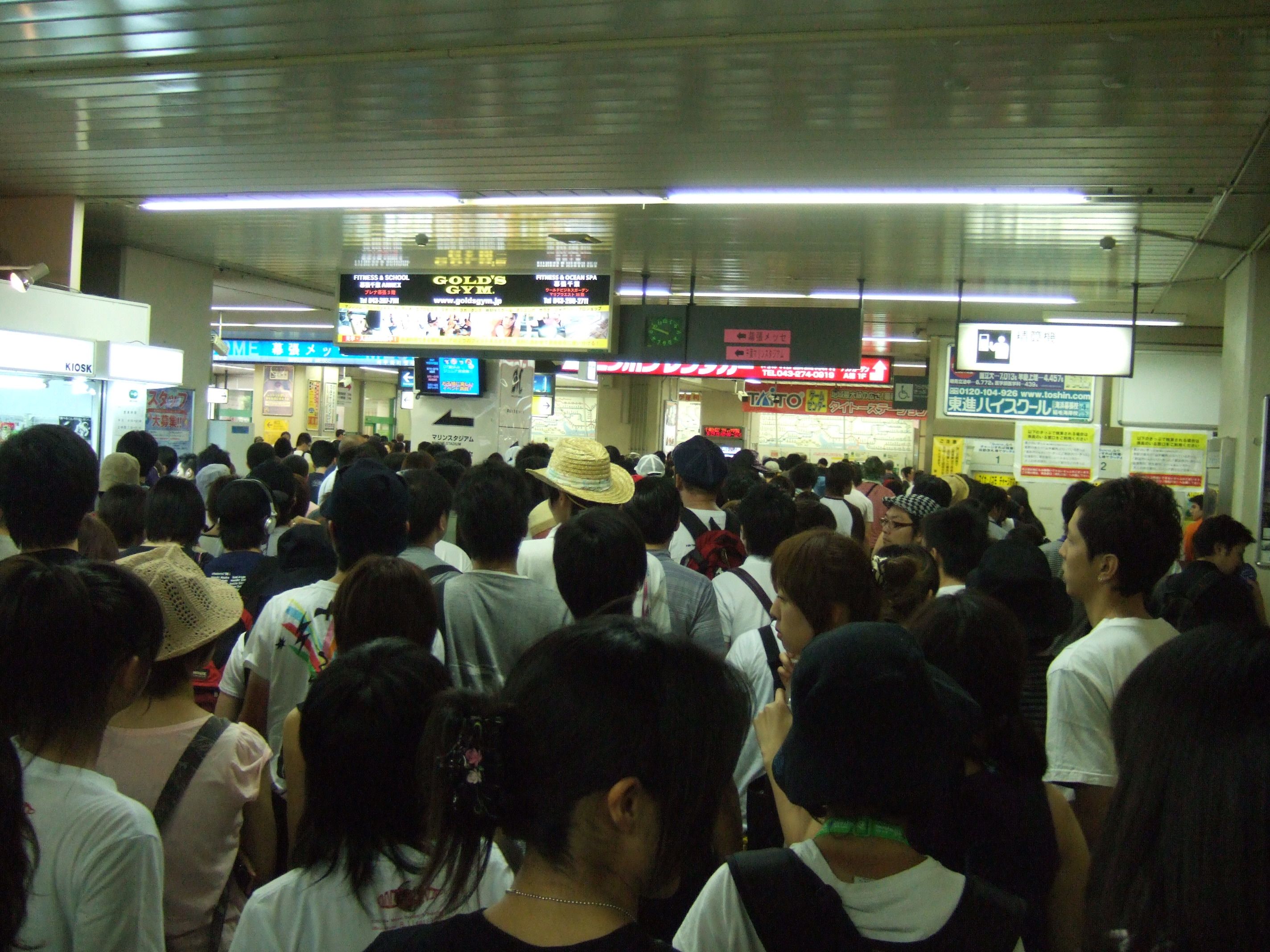 午前9時50分ごろの混雑。