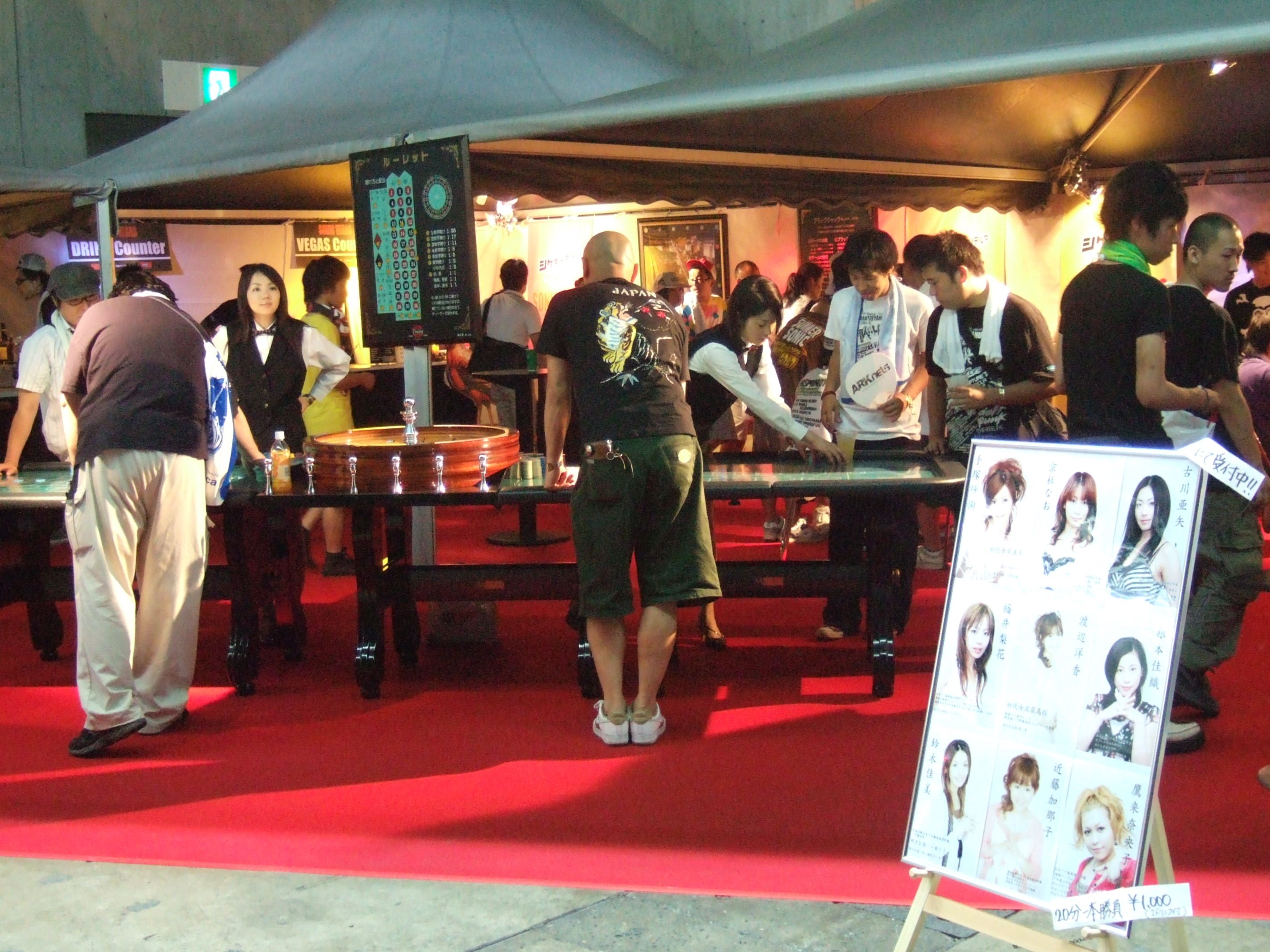 男しか集まらないマージャン、ルーレット等。