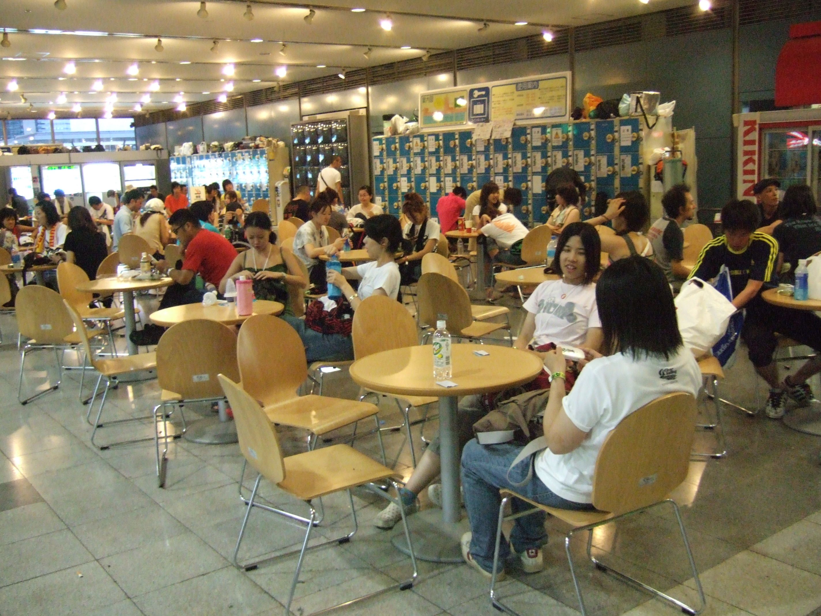 幕張メッセに常設されているテーブル。 