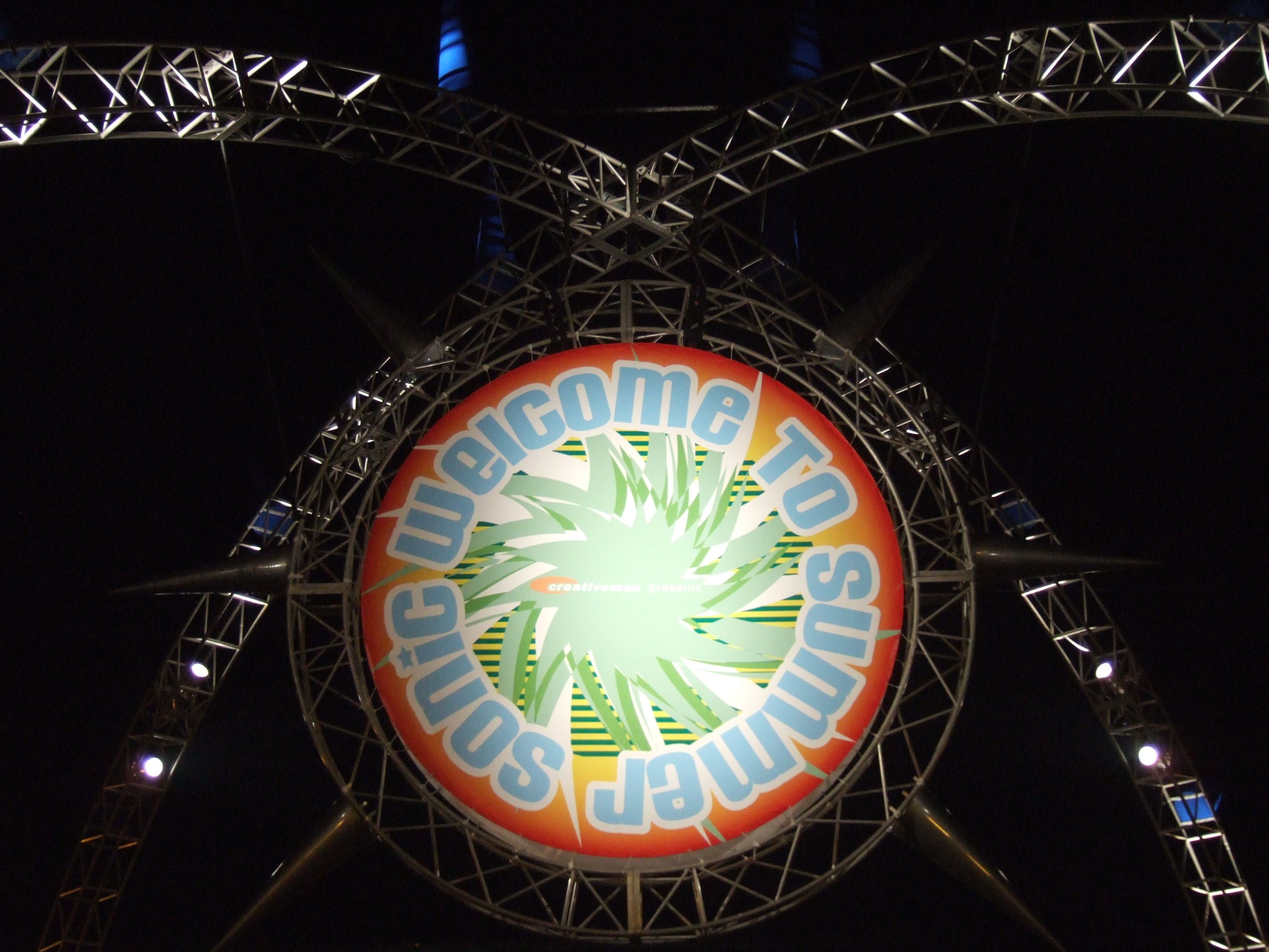 幕張メッセ内の看板。