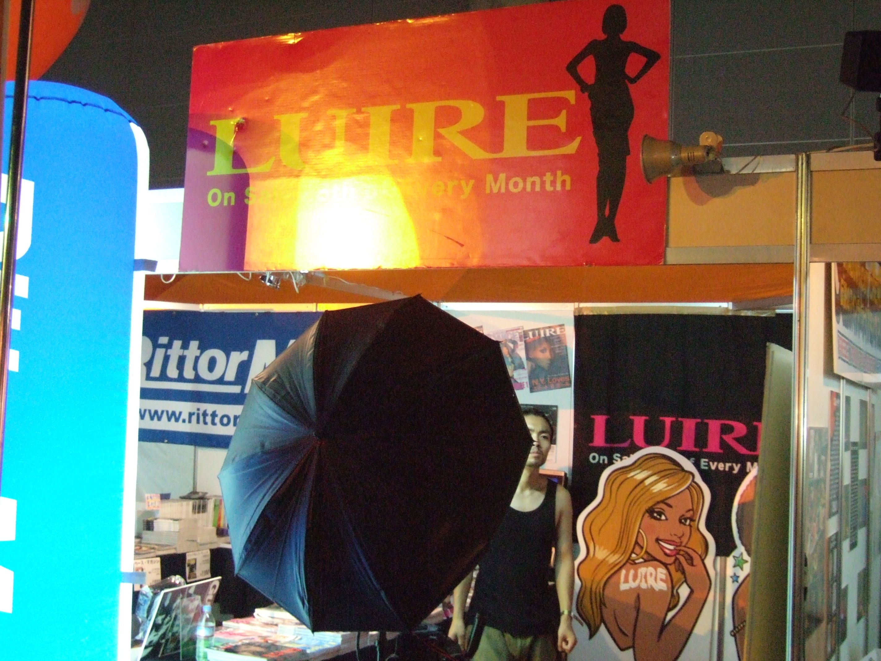 クラブミュージック系女性のファッション誌「ルイール」。リットーミュージック発刊。