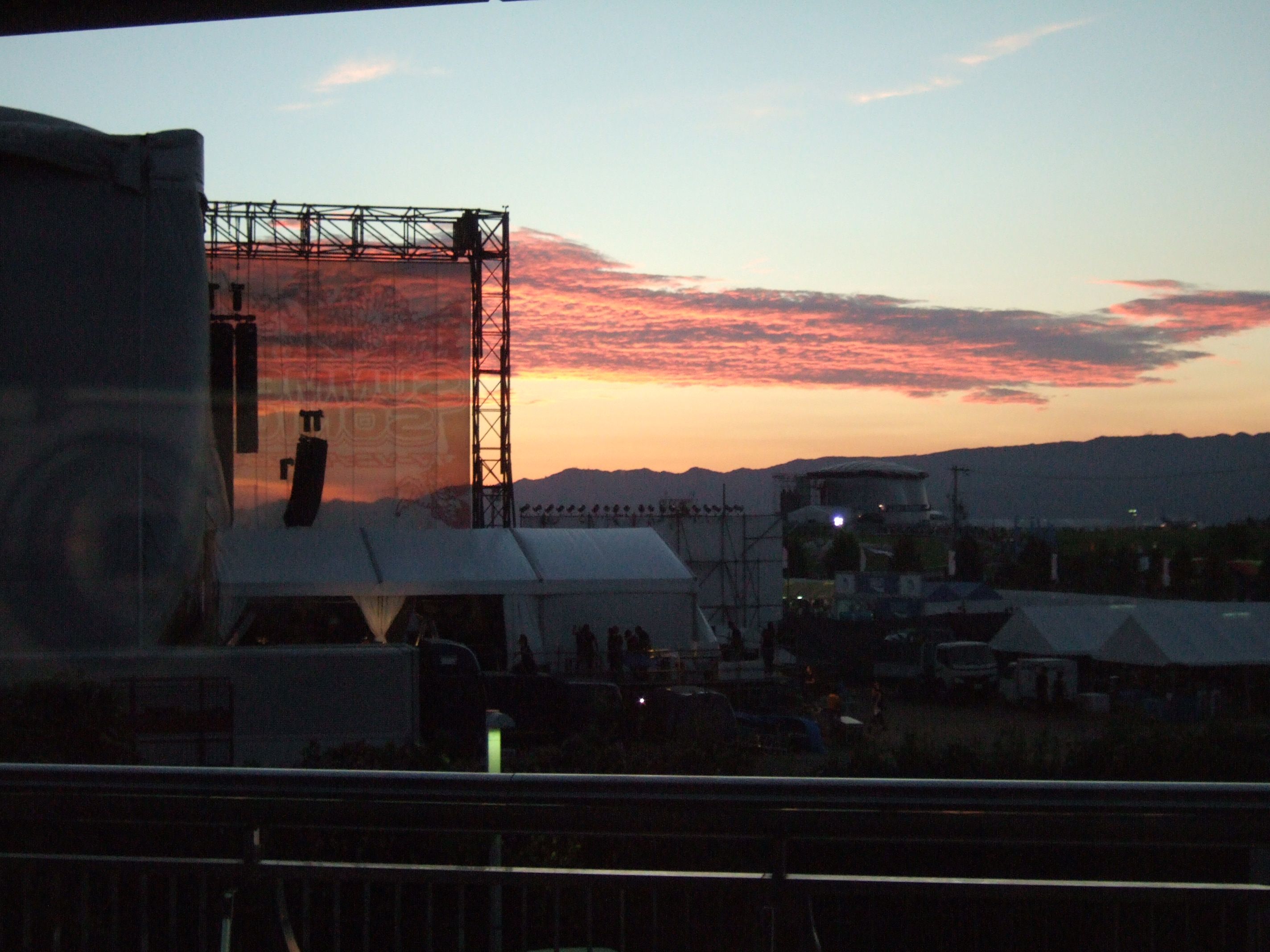 夕焼け。ステージの裏から。