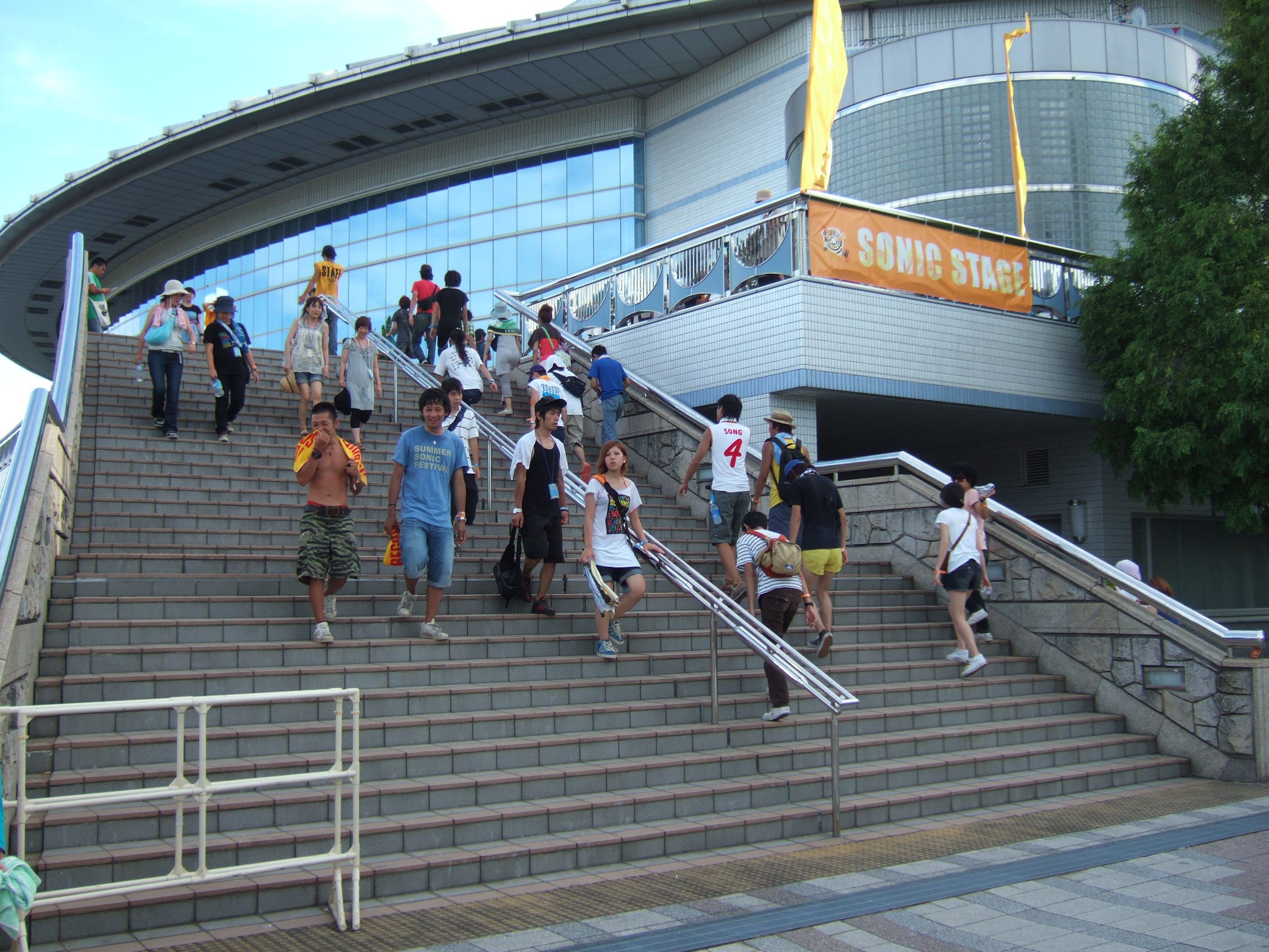 ソニックステージは舞洲アリーナの中にある屋内ステージ。