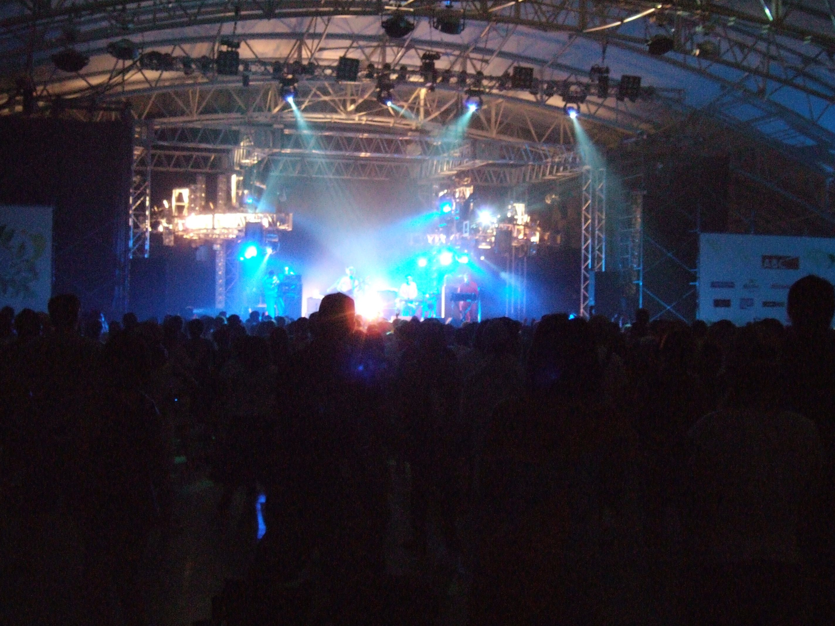 次々と変わる光の色。