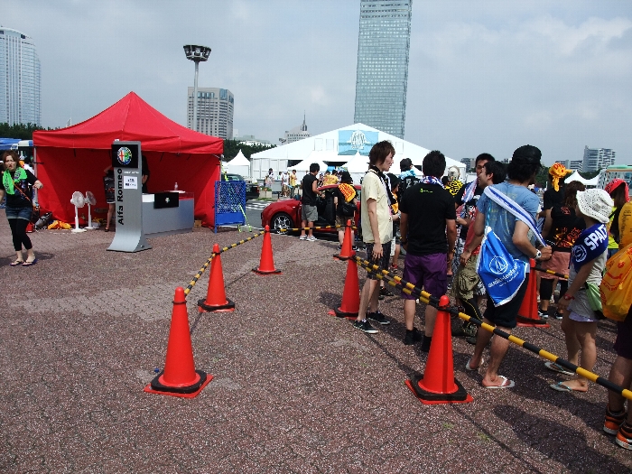 無料ですが長い列に並ぶため時間がかかります。乗車時間より待ち時間の方がはるかに長い。