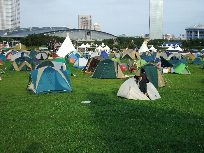 千葉マリンスタジアム、幕張メッセ両方が見えるキャンプサイト。