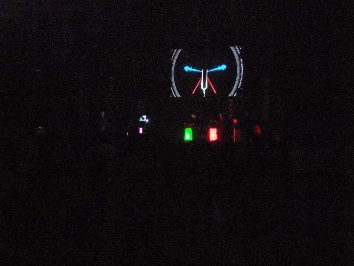 ダンスステージはクラブミュージック中心なので、モニター画面は必須です。