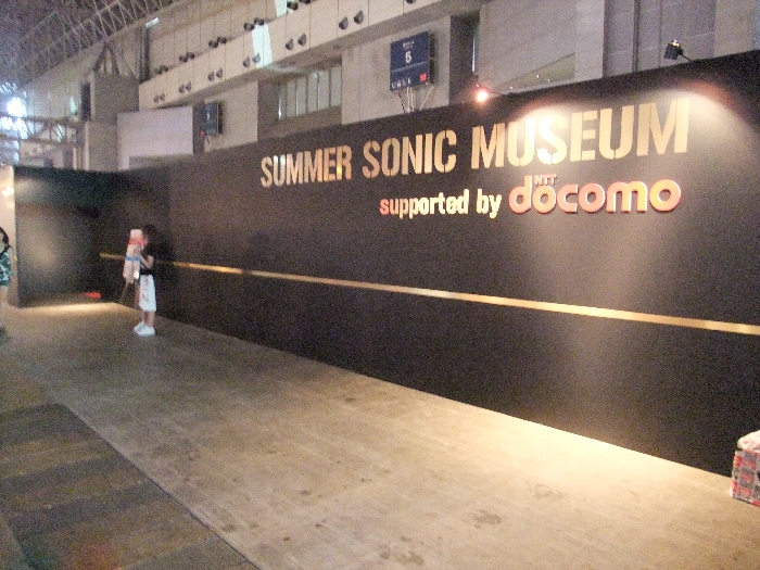 過去の資料を展示したサマーソニック・ミュージアム。