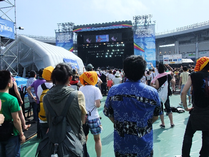 東京会場のメーンステージ、マリンステージ。アリーナ後方から。