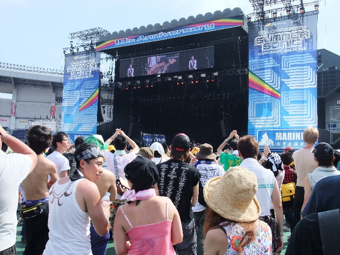 アリーナの前方に入りました。