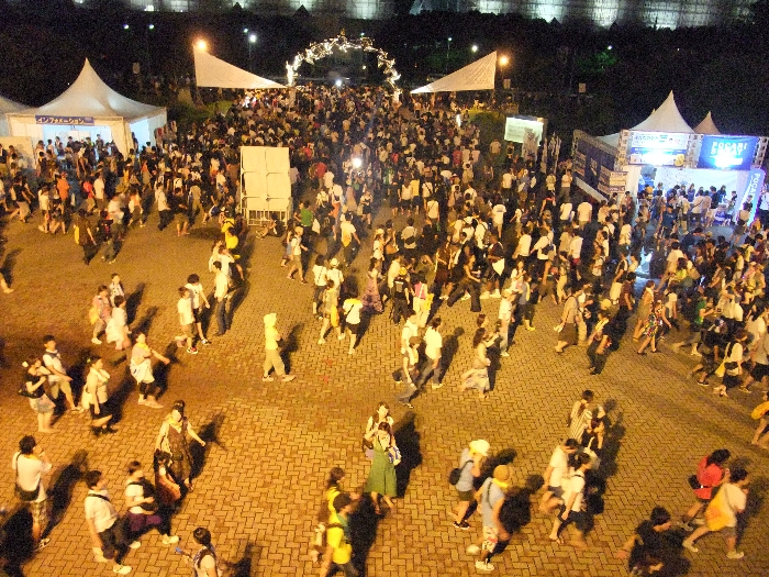 マリンステージの外。