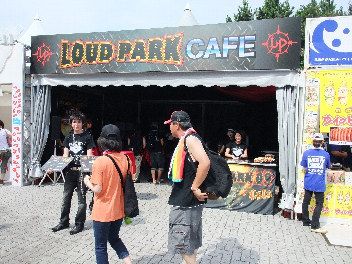 サマーソニックと同じ主催者によるヘビーメタル・ハードロックイベント、ラウドパークの店。