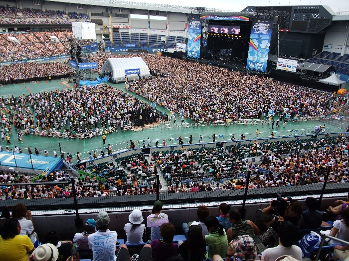 サマーソニック東京会場で最も大きなステージ、マリンステージのスタンド席から。